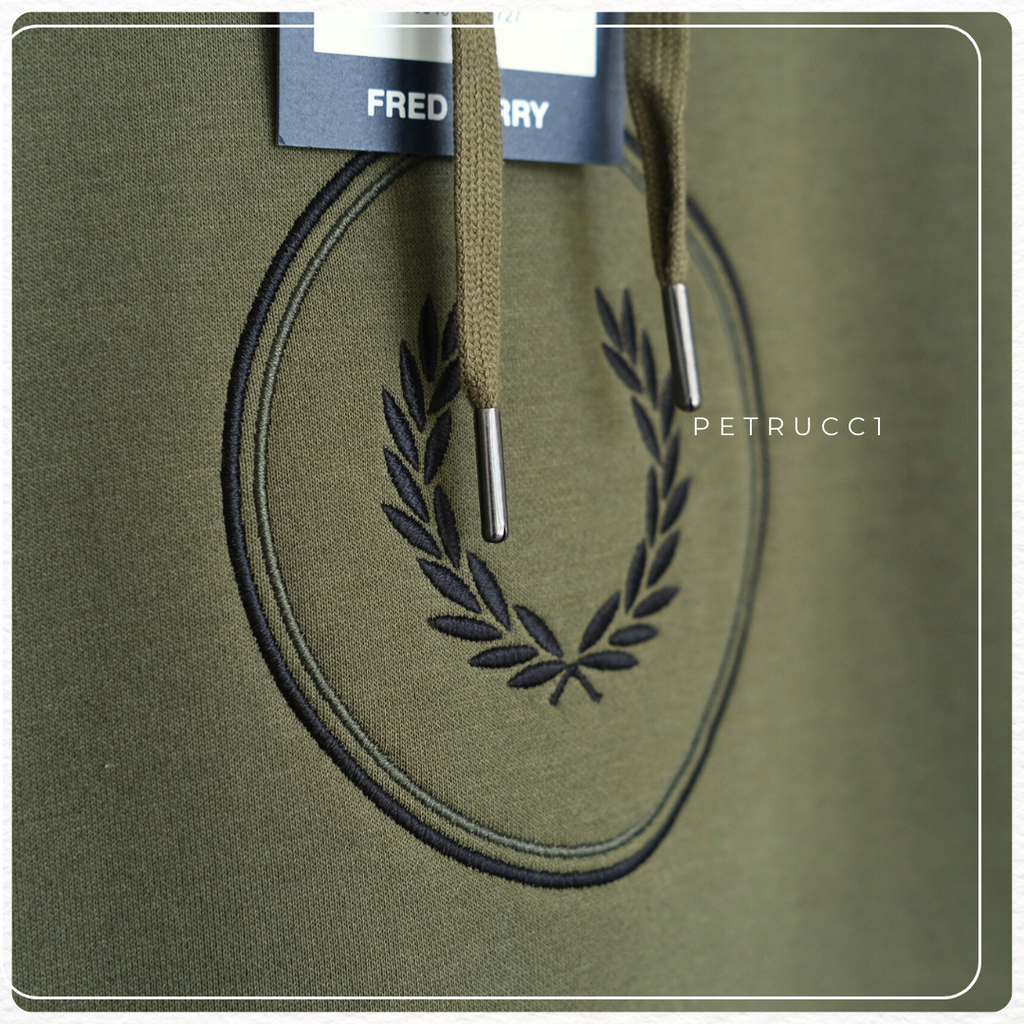 Fred Perry  Circle Branded Taped Sleeve Hooded Sweatshirt M5564/Q55