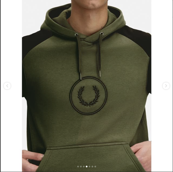Fred Perry  Circle Branded Taped Sleeve Hooded Sweatshirt M5564/Q55