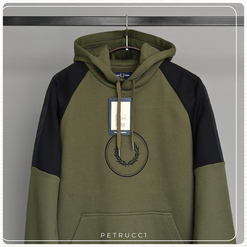 Fred Perry  Circle Branded Taped Sleeve Hooded Sweatshirt M5564/Q55