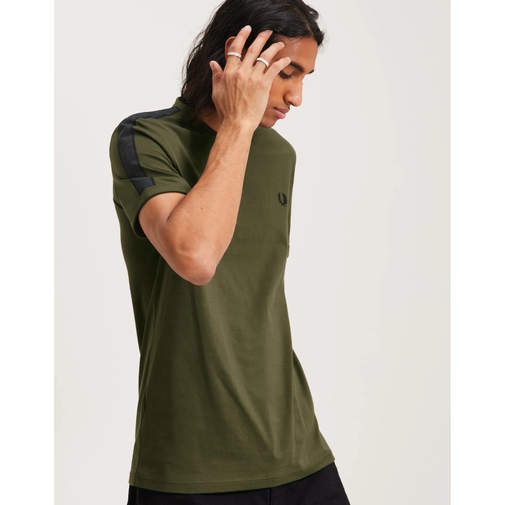 Fred Perry T SHIRT KAOS COWO branded T shirt M4613/R47