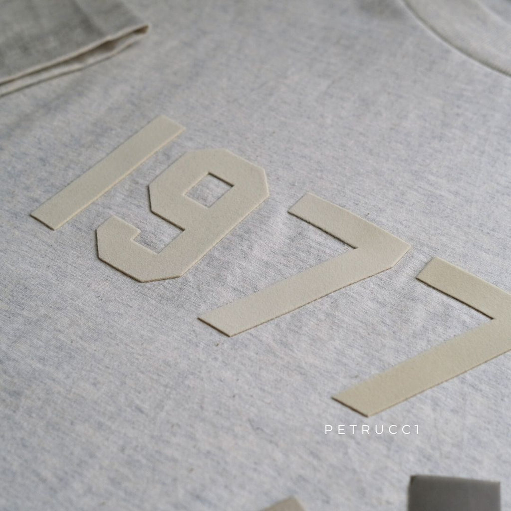 FOG ESSENTIALS fear of god Tee T Shirt 1977