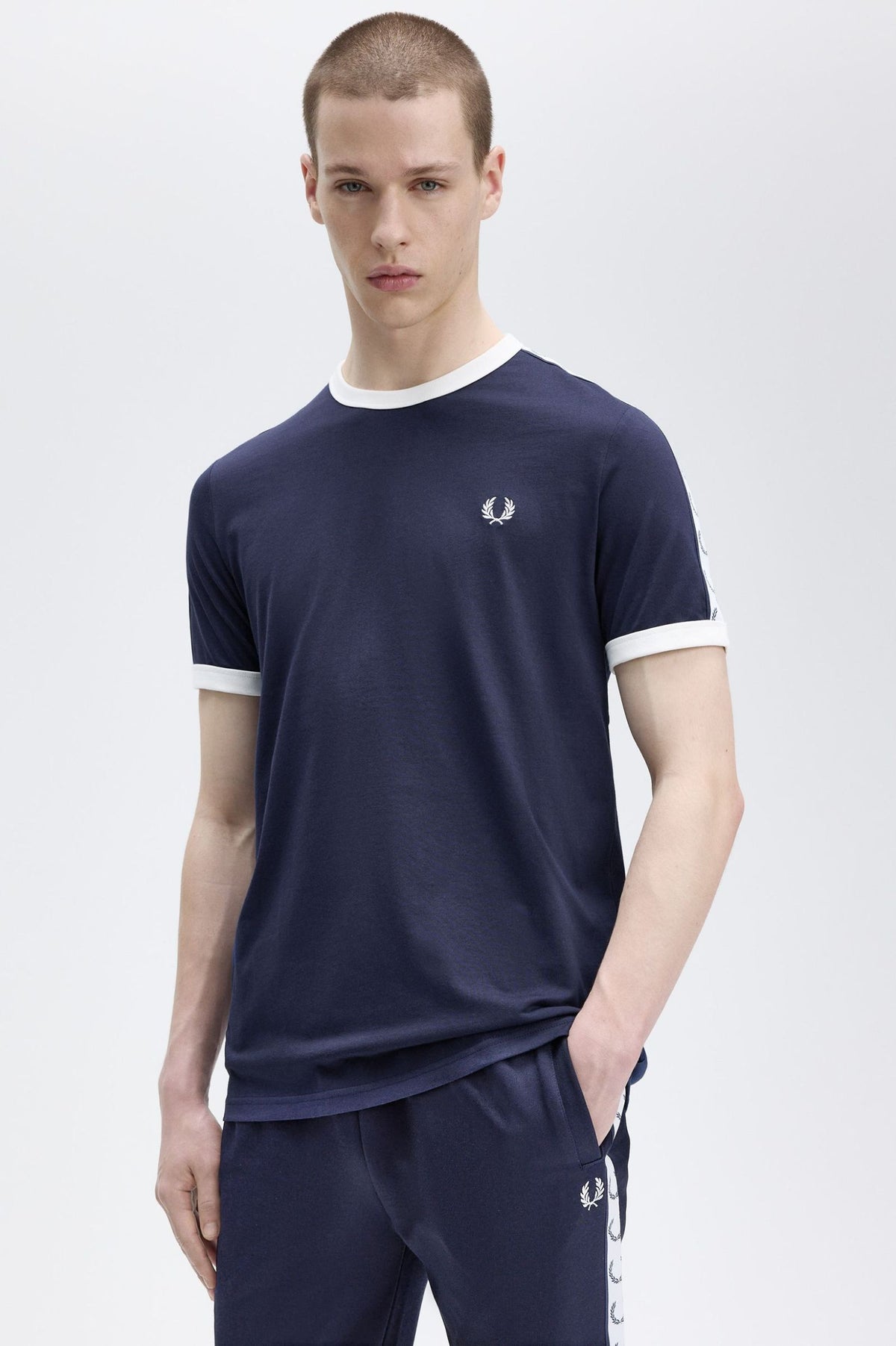 FRED PERRY T SHIRT kaos Cowo Branded M4620/266