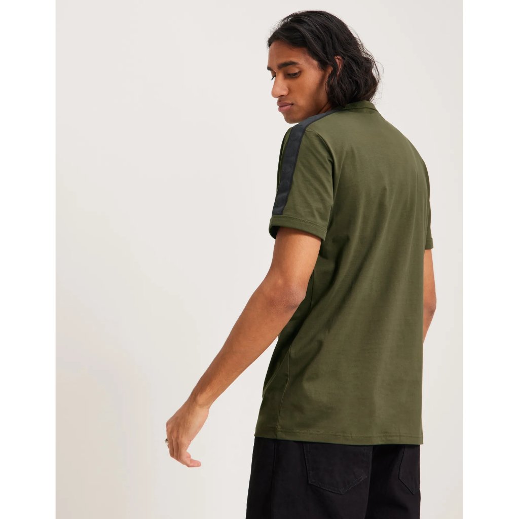 Fred Perry T SHIRT KAOS COWO branded T shirt M4613/R47