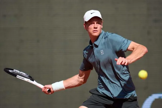 NIKE Tennis Court Advantage Polo Shirt