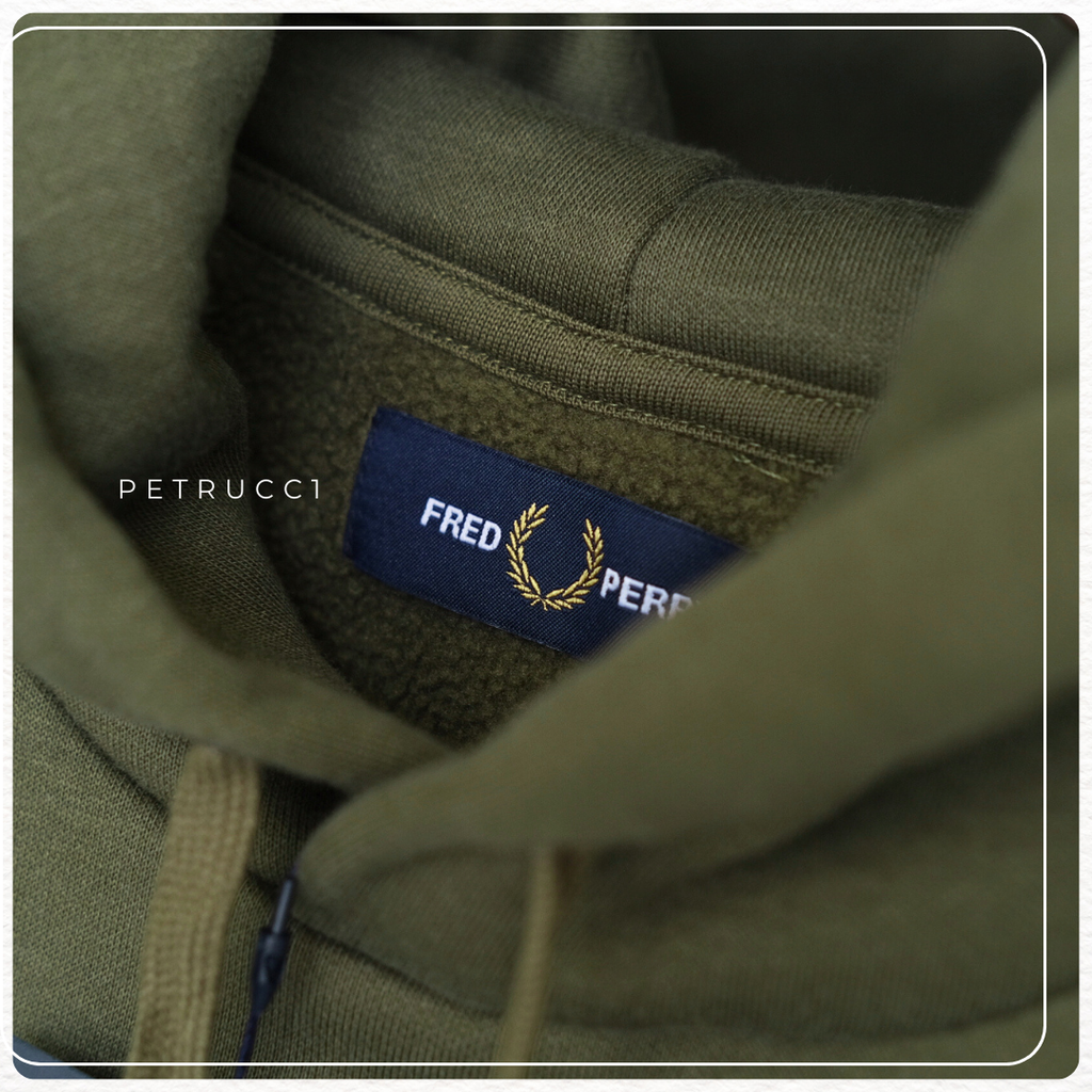 Fred Perry  Circle Branded Taped Sleeve Hooded Sweatshirt M5564/Q55