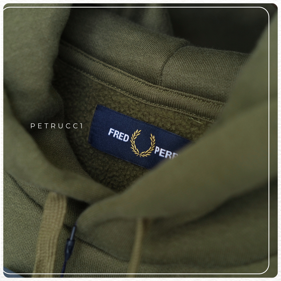 Fred Perry  Circle Branded Taped Sleeve Hooded Sweatshirt M5564/Q55