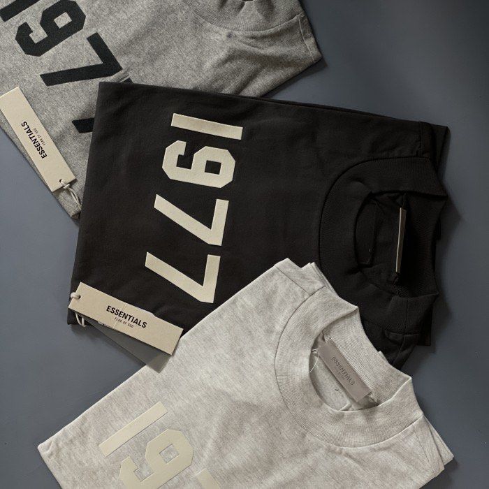 FOG ESSENTIALS fear of god Tee T Shirt 1977