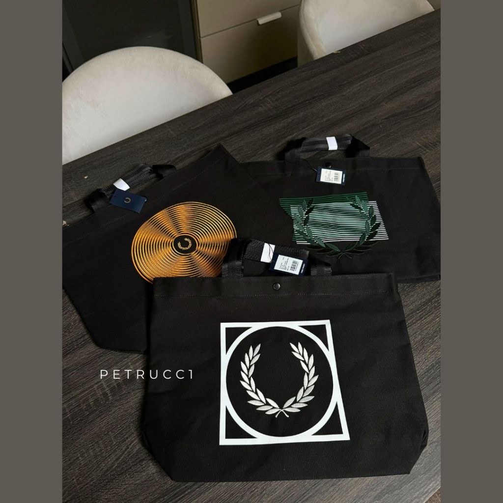 Fred Perry DISC GRAPHIC TOTE BAG L3243