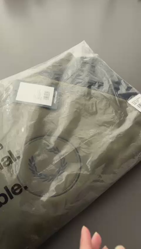 Fred Perry  Circle Branded Taped Sleeve Hooded Sweatshirt M5564/Q55